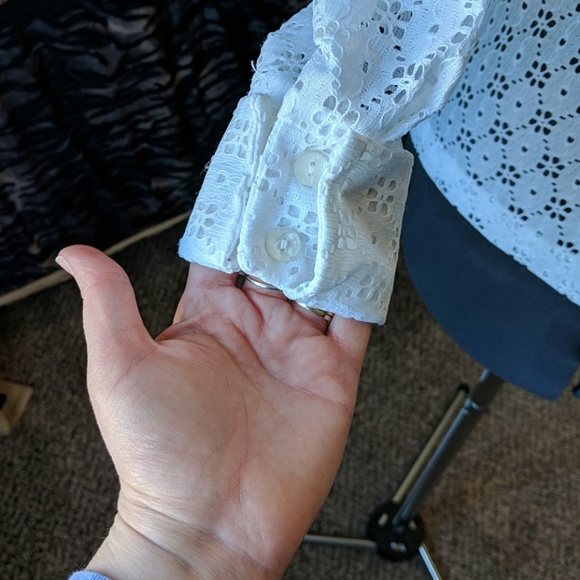 4 for $20🌷Clearance! Lace top - Picture 3 of 6